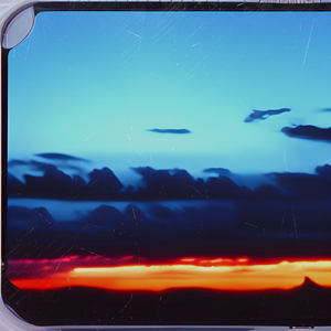 玩两个奶水丰满人妻
