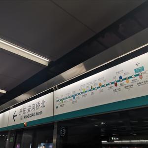 白白的屁股黑黑的毛 下面两个大樱桃
